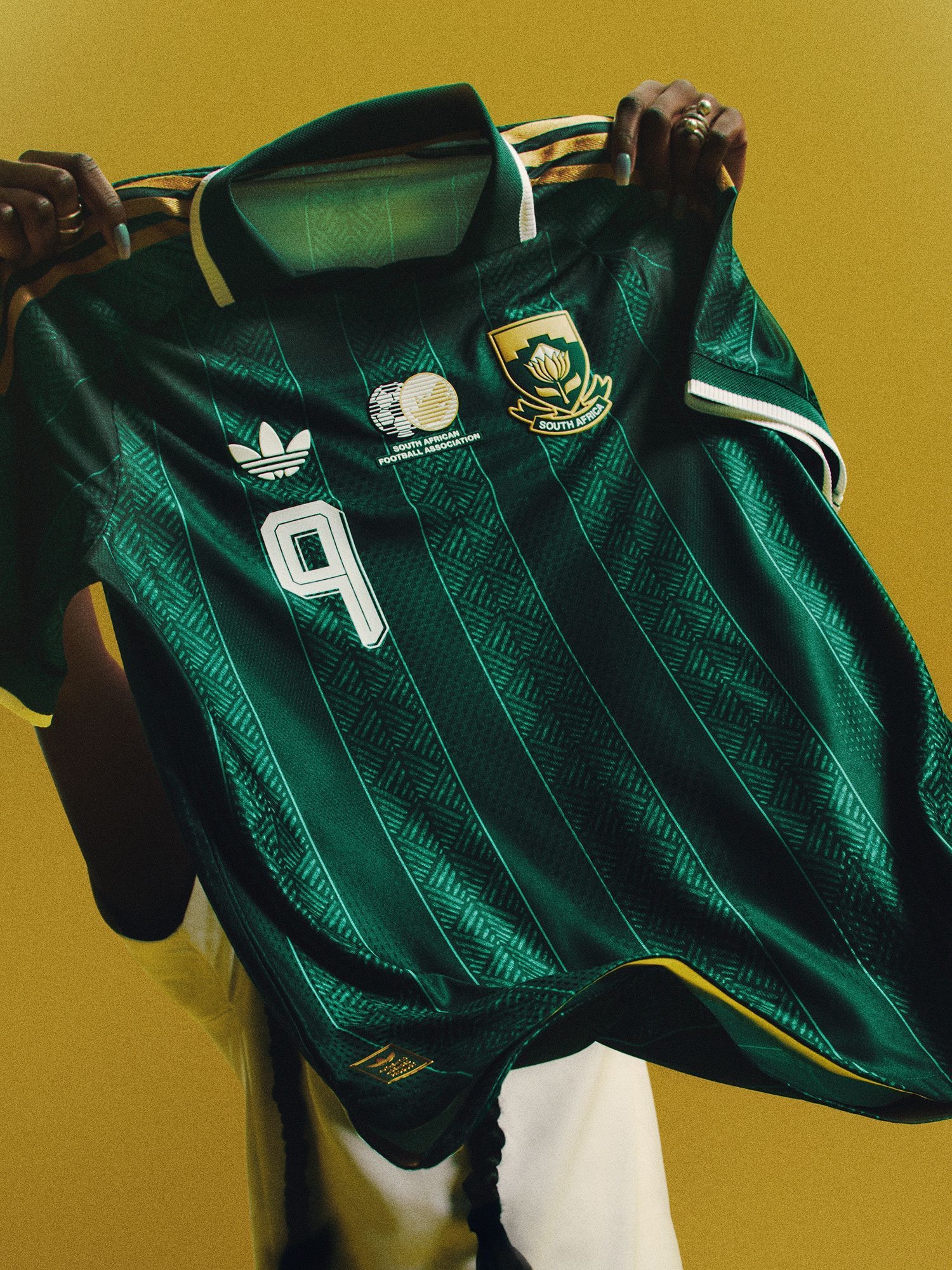 𝑺𝑯𝑰𝑹𝑻𝑺 𝑾𝑬 𝑫𝑰𝑫𝑵’𝑻 𝑮𝑬𝑻 𝑻𝑶 𝑺𝑬𝑬: The South Africa Away 🇿🇦 

A glorious shirt that never made it to the main stage at the World Cup. Gutted.