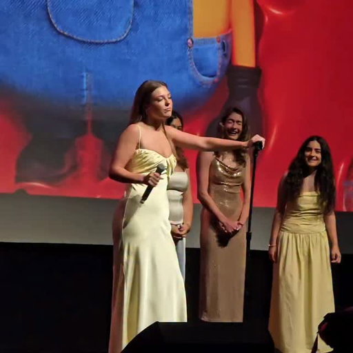 A woman sings “Bohemian Rhapsody” in Minionese at the premiere of ‘MINIONS & MONSTERS’

#minions #minionsandmonsters #illumination