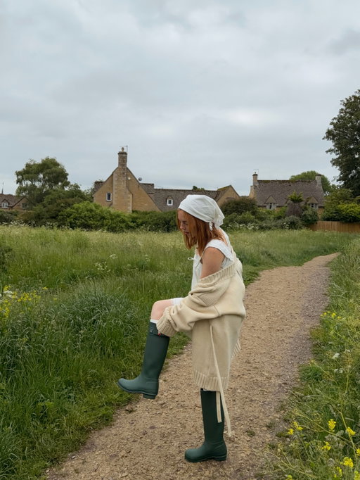 THE COTSWOLDS. I have been wanting to visit the English Countryside for years and it did NOT disappoint. Every corner we turned was more perfect than the last. So beyond grateful to experience this perfect place. New vlog went live documenting our week there and it may be my coziest video yet!!