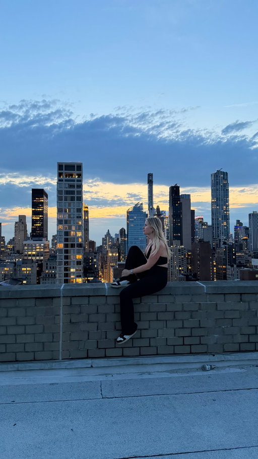 Discovering why they all say “New York or nowhere”

I think I’ll stay here for a bit🙂‍↔️ 

#newyork #nyc #rooftop #cityskyline #hiddengem