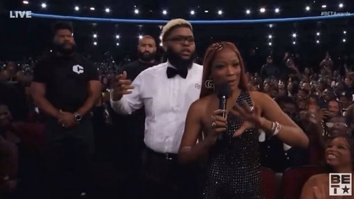 Baby, Keke “Keeps A Job” Palmer will snatch your job too! 

Our ESSENCE Fest vet took the mic from Druski and said “I Got This”. Our girl can really do it all. #BETAwards

Credit: @bet