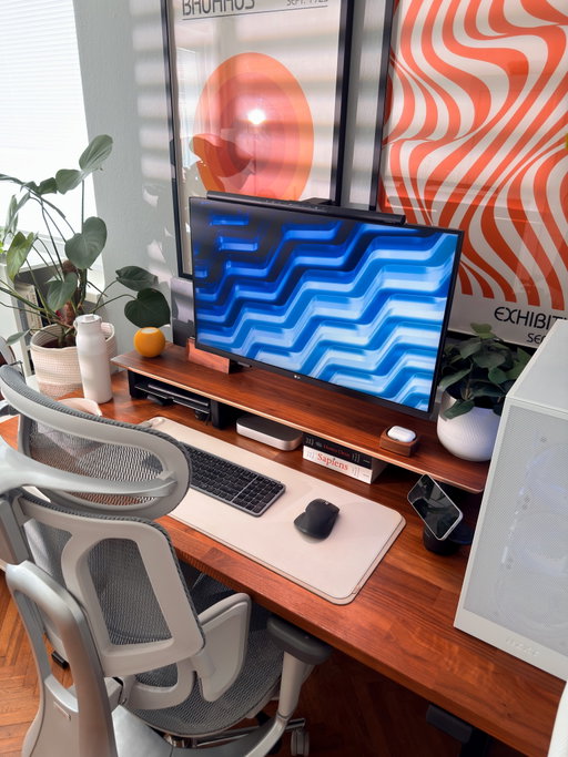 Last week at my desk setup.

A few fresh angles, finally tried the AirPods Max, and my Monstera is finally growing its first split leaf. Now if only the weather could chill a little too. 🥵☀️🪴

#desksetups #desksetup #setupinspiration #setuptour #pcbuild