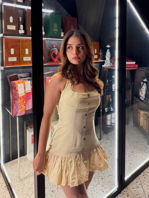 Couldn’t decide 🌼

Dress: @peppermayo