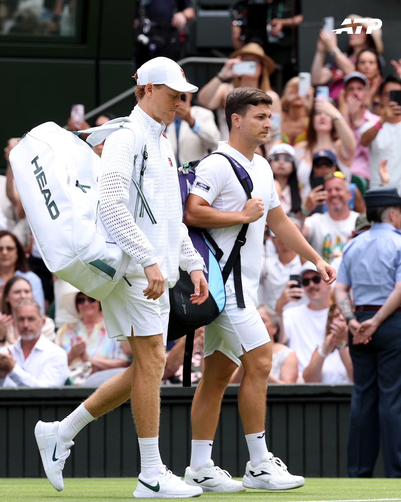 Title defence starts now! 🏆 

Defending champion @janniksin takes to Centre Court for his Round 1 meeting with Kecmanovic 🤝

#Wimbledon