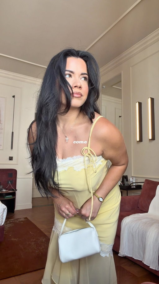 feeling so pretty in @revolve this morning ✨💛🍇

#wineryoutfit #tuscanystyle #matchingset #yellowdress #vacationoutfits