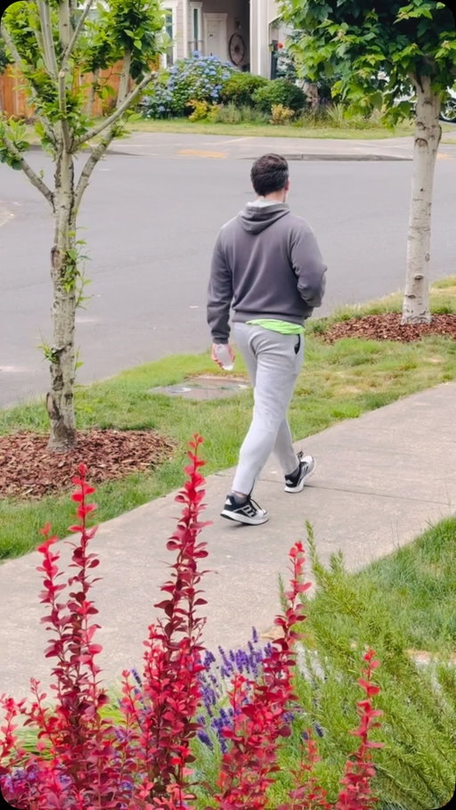 Apparently we broke up because he’s out here a street walker now. 

#funny #greypants #walk #boyfriend #couple