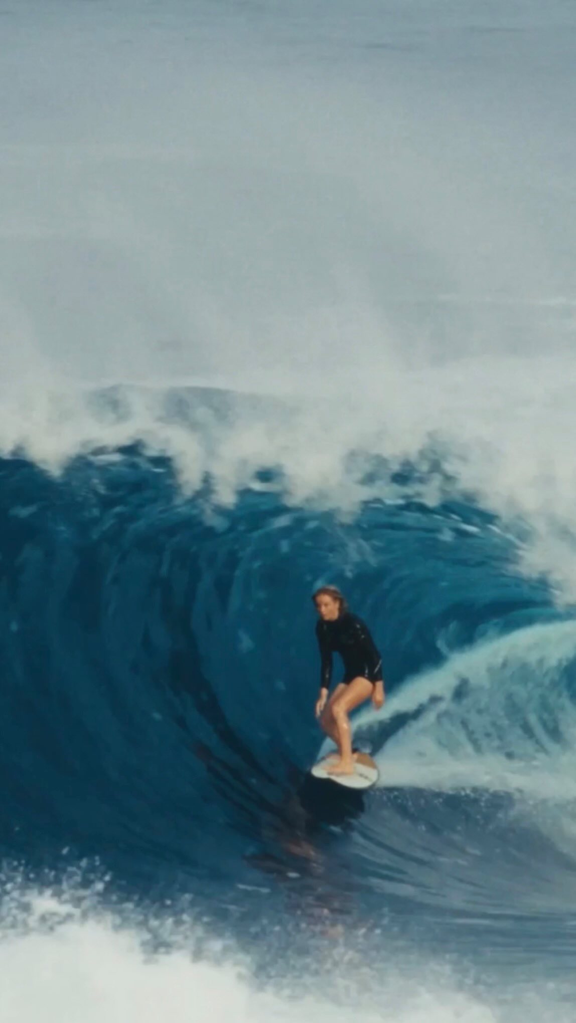 This one just kept going 🫡

Time stands still when @caitysimmers finds the right line. One more reason to check out her full part in NOW DAYS - streaming on Red Bull Surfing’s YouTube channel 📺🍿

#surf #barrel #movie #nowdays #wave
