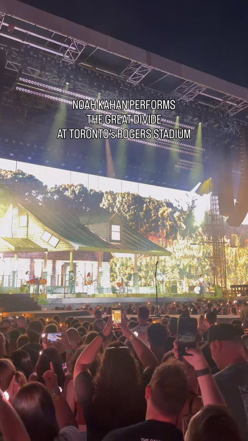 Noah Kahan performs The Great Divide at Toronto’s Rogers Stadium! 
@noahkahanmusic @noahkahannation @rogers_stadium @umusic 
#NoahKahan #RogersStadium #Toronto #TheGreatDivideTour #TheGreatDivide