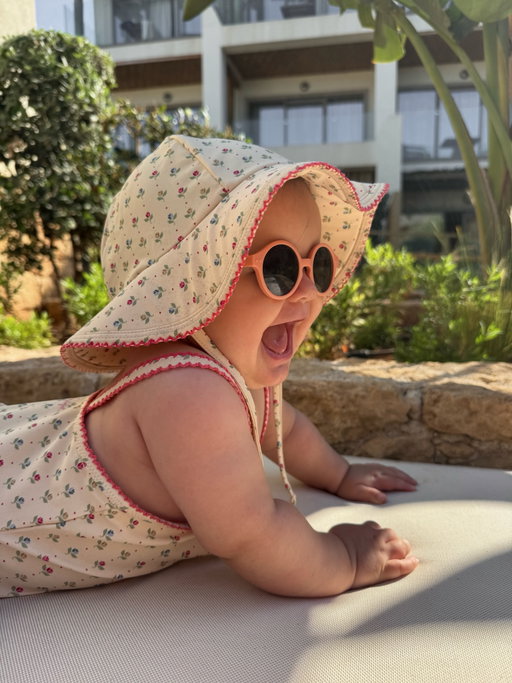 Premières vacances au soleil pour cette petite boulette 🤍