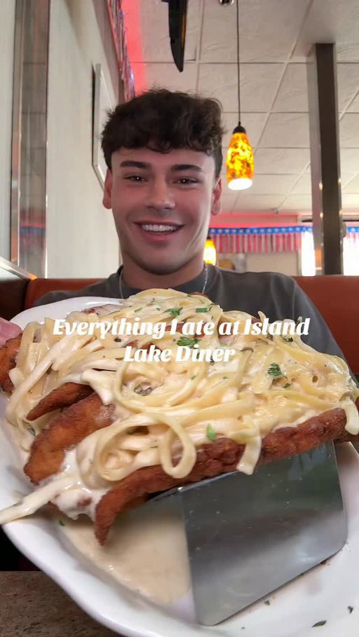 Island Lake Diner Review #islandlakediner #chickencutlet #fettuccinealfredo #foodreview #explorepage