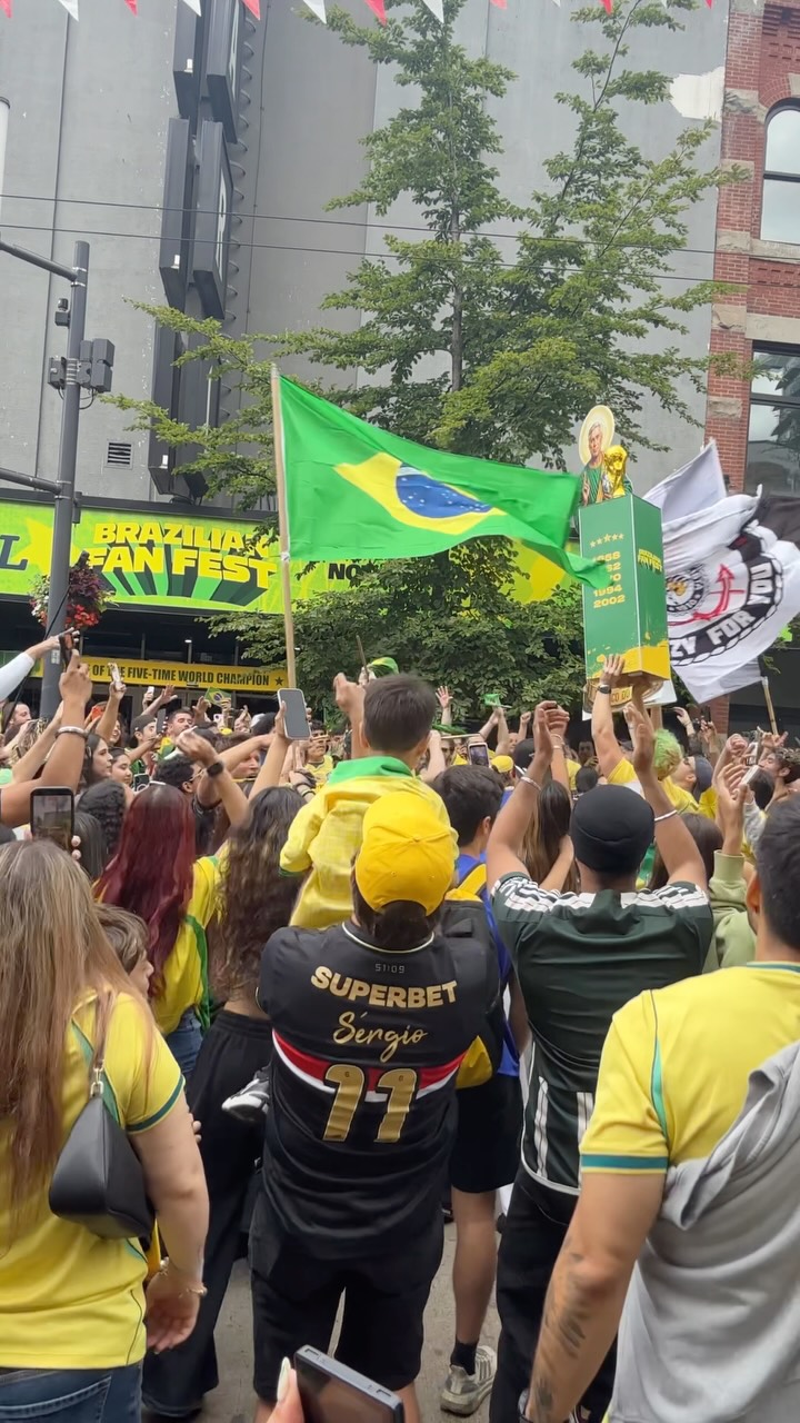 Mais uma vez a torcida tomando conta de Vancouver, vamos pra cima!! 🇧🇷🇧🇷

📍 Vancouver, BC, Canadá 

#cbf #copadomundo #torcidabrasil