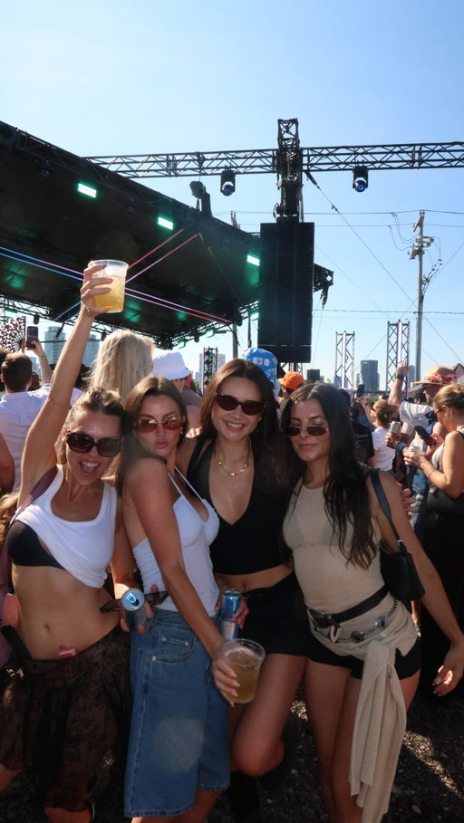 my legs hurt but that was amazing #toronto #edm #electricisland