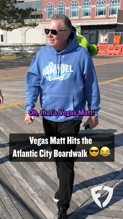 Some fans and funnel cake on the boardwalk 🤝