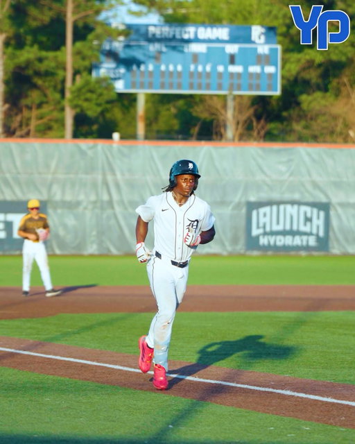 USA Prime hit 11 HRs today 😯 including these from @jordin.griff & @kylermeccage32. They continue their hot streak and advance to play CBU in the 17u WWBA semifinal!