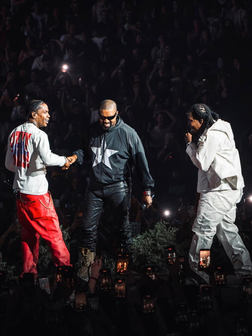 @dontoliver brought out @ye and @travisscott during his second SOLD OUT show in LA ☢️🌵

All photos shot by me. Please credit if reposting 

#travisscott #dontoliver #ye #octane

TRIPLE THREAT 💥

HISTORY ‼️
