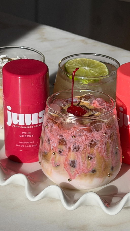 let’s make a summer drink flight inspired by juus 🍒🥥🌸 #ad @juusbeauty 

WILD CHERRY LATTE 🍒🌸
- ice
- 1/2 oz cherry syrup
- 1/2 cup milk
- 1 shot espresso
- cherry for garnish

PINK GUAVA SPRITZ 💗🍋‍🟩
- ice
- 1/2 oz lime juice
- 3 oz guava juice
- 2 oz club soda
- lime slice for garnish

GOLDEN COCONUT LATTE 🥥🌴
- ice
- 1/2 oz coconut syrup
- 1/2 cup milk
- 1 shot espresso
- coconut flakes for garnish

#juuspartner #drinkflight #icedcoffee