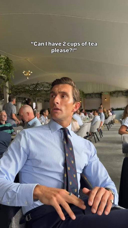 Apparently Tea wasn’t an acceptable call for 11am whilst at Wimbledon…

@pimmsgb @wimbledon #wimbledon #pimms