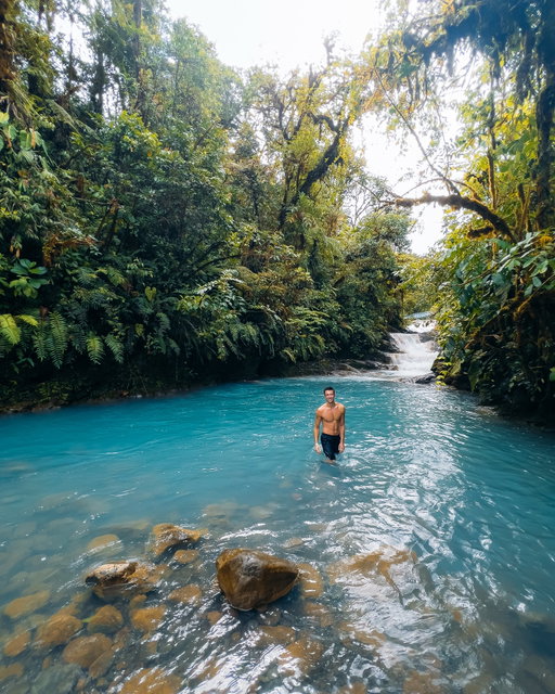 Some of the bluest water I’ve ever swam in 🤯

Costa Rica’s got no shortage of famous spots, but this one barely gets talked about, which honestly makes it feel like even more of a hidden gem.

Meet Poza Azul, the “Blue Pool.” It sits deep in the cloud forest of Bajos del Toro on the same property as the famous “Blue Falls,” and the water is so blue it almost looks fake.

The water gets its unique colour from volcanic minerals carried down from the Poás Volcano, which scatter the sunlight until the whole pool turns this unreal blue.

If you only do one swimming hole in Costa Rica, make it this one 🤩

SAVE THIS FOR LATER ⬇️
📍 Blue Falls, Bajos del Toro
🚙 2 hours from San José
🥾 Easy–moderate hike
💰 Guided entry: $15 USD
⏰ Open: Mon–Sat, 7am–5pm

The waterfalls on the property deserve their own post, so a full Blue Falls post is dropping soon, here and on the blog 🔗

#bajosdeltoro #pozaazul #bluefallsofcostarica #costaricawaterfalls #visitcostarica