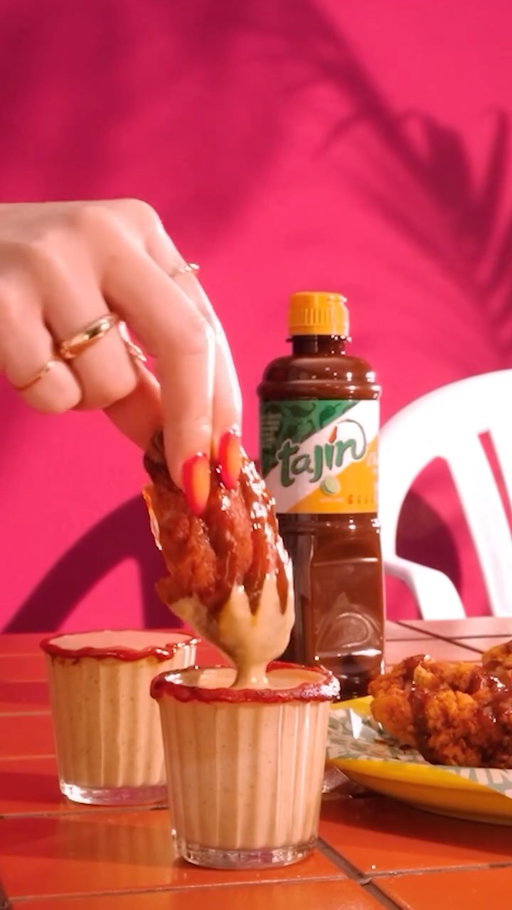the heat’s never been so sweet…introducing Sweet Heat Chamoy feat. Tajin🍗✨🌶️

Chamoy Sauce is available now & psa: try it with the Chamoy Ranch👀