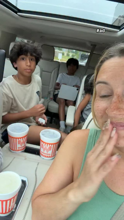 #ad what a successful dinner @whataburger looks like! The kids absolutely loved the stickers 💖