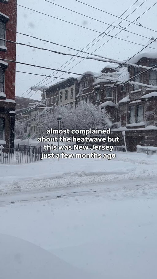 hang in there, New Jersey 🥲🥹😅🙃 (are you team heat or snow?!)

ps all the deets on the current forecast at the link in our bio

#hobokennj #montclairnj #newjersey #njlife