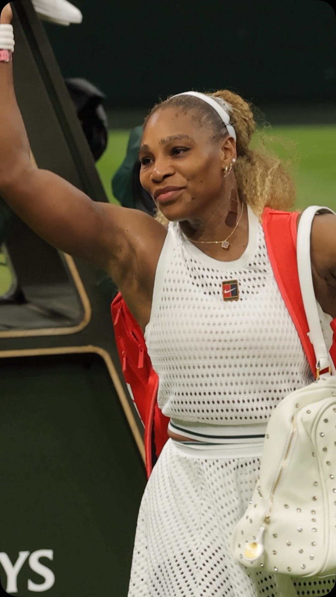 Centre Court rises for @serenawilliams 🫶