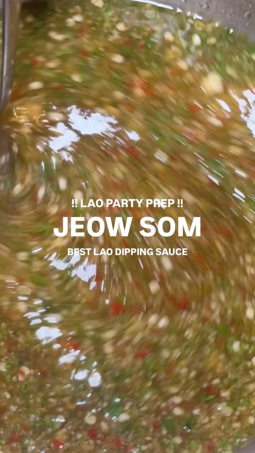 FOLLOW FOR MORE LAO PARTY RECIPES!

JEOW SOM

MAKES 30 SERVINGS

MACROS (per serving)
18 cals | 0.6g protein | 4.3g net carbs | 0g fat

20 garlic cloves
30 fresh bird eye chili peppers
5 limes
1 cup fish sauce
5 tbsp sugar
Handful cilantro stems
Handful cilantro leaves
Msg optional

#laofood #laotianfood #jeowsom #dippingsauce #partyfood