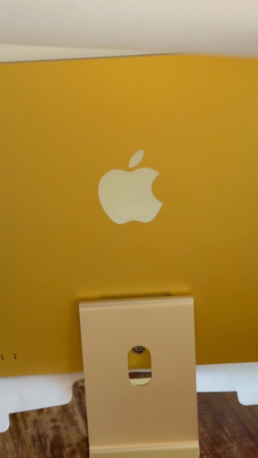 unboxing my new @apple iMac 💛💛💛💛