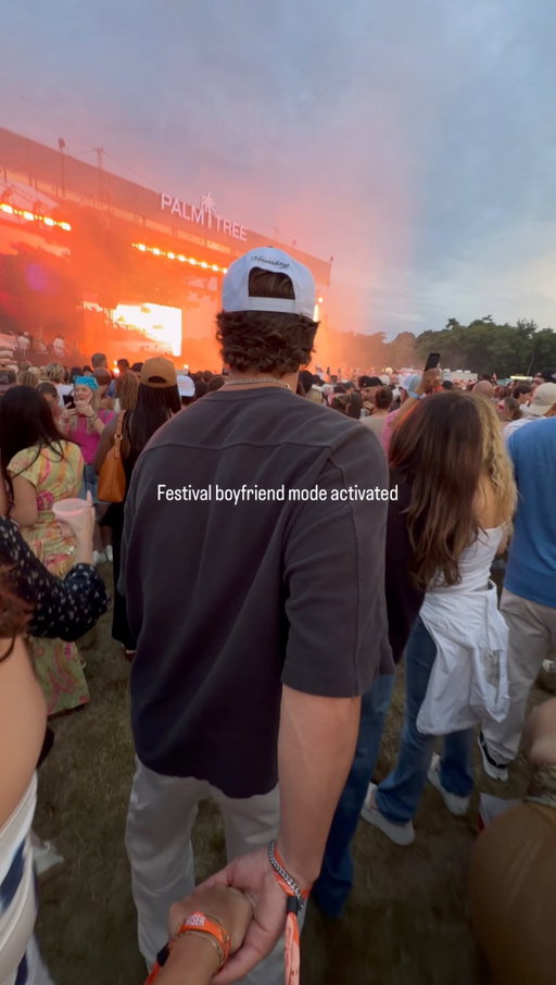 I always know the shortcut
•
•
•
#festival #concert #boyfriend #couple #relatable