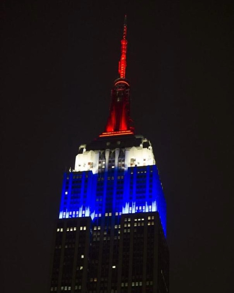 France wins. 3-0. 🇫🇷
 
Blue, white, and red light up the New York City skyline tonight in celebration of Les Bleus.

Comment LIGHTS and we’ll send you a link to see the lights live. 

Text CONNECT to 274-16 for real-time lighting alerts.