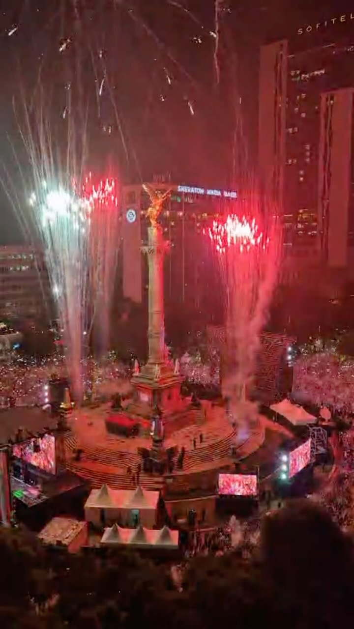 Scenes in Mexico City! 🇲🇽

Fans celebrate an historic night as Mexico win their second-ever @FIFAWorldCup knockout match exactly 40 years after their first 🙌