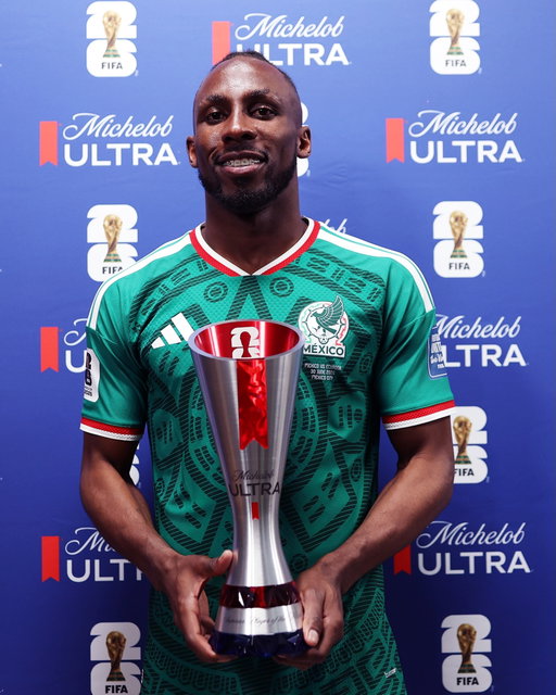 @julianquinones33 helps El Tri advance to the Round of 16 and earns Superior Player of the Match. #SuperiorPOTM ​

@julianquinones33 ayuda El Tri a avanzar a los octavos de final y se lleva el trofeo de Superior Player of the Match. #SuperiorPOTM