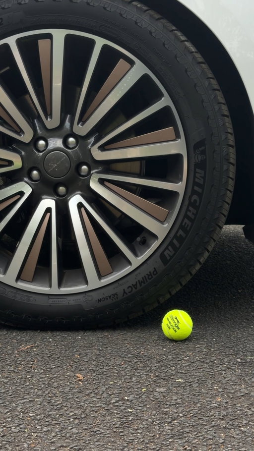 Never miss a moment with 360° view.

Official Vehicle Partner of @Wimbledon.

——

Model shown is Range Rover SV Serenity PHEV UK spec 26MY. Availability and specifications vary by market, check with your local retailer.