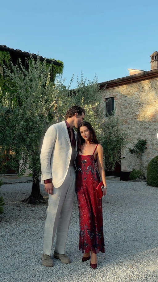 First wedding guests of the summer 🌹