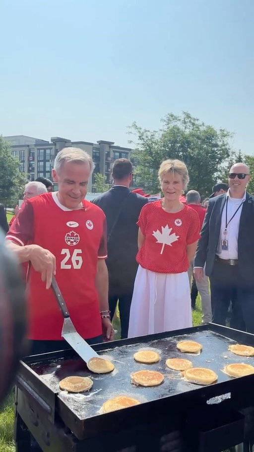 Kicking off Canada Day with celebrations and pancakes in Barrhaven.

—

Coup d’envoi de la fête du Canada avec des festivités et des crêpes à Barrhaven.