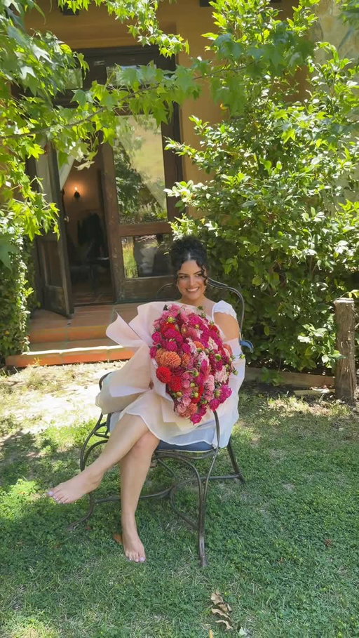 & they had my favorite flowers 😭🥹🩷

thank you @iconicbtscontent for capturing this sweet moment!!!!