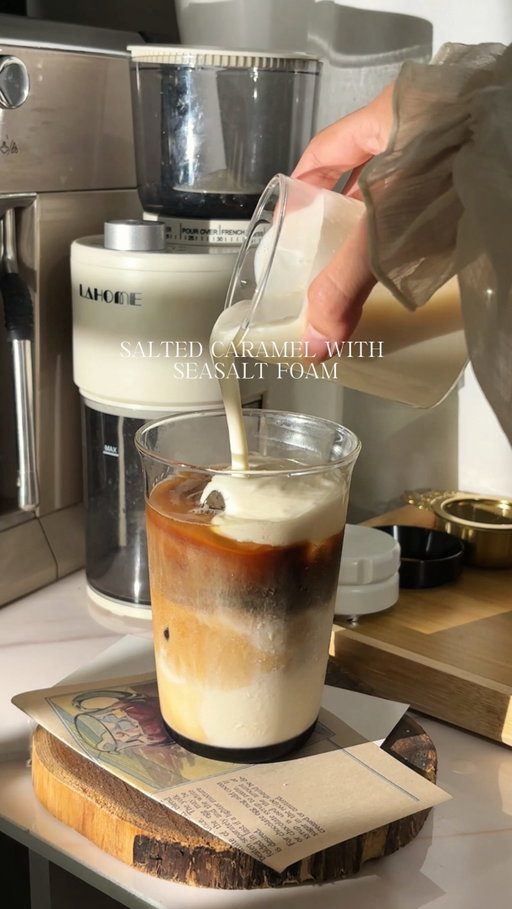 Salted Caramel with Seasalt Foam 🤎✨

down to my last old decaf beans, look how ugly my espresso shot 😩🥲 still yummy tho and i enjoyed it after a long day 😮‍💨

do you still drink a bad espresso shot or throw it?

Espresso Machine: @delonghiofficial Dedica Arte EC885 BG

#coffee #recipe #seasaltlatte #latte #homecafe 
Seasalt Foam • Iced latte • Aesthetic • Iced coffee • recipe