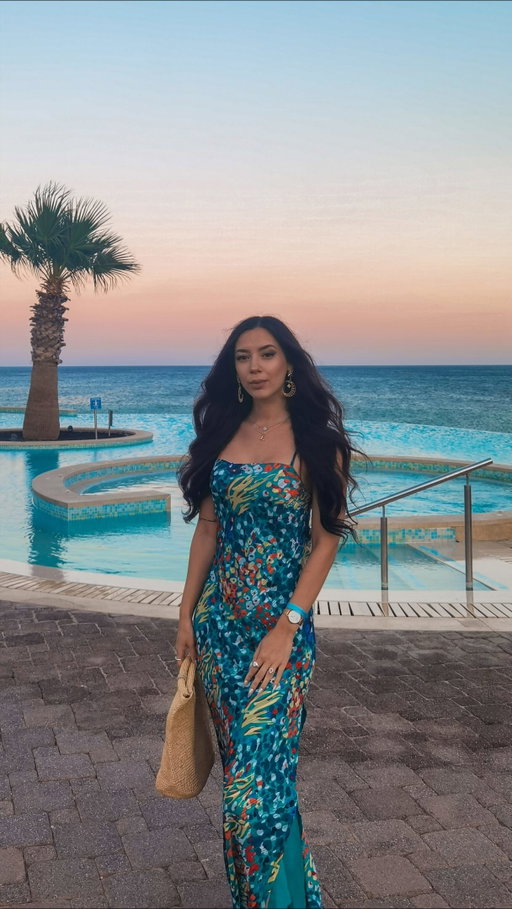 If you think you might have wavy or curly hair, stick with it and see what happens 🥹 Here’s my 2 months results and I’m loving my wavy hair 🧜🏼‍♀️🌊 Definitely getting curlier ➰ 

_
Curl training hair, wavy hair, natural hair, hair progress