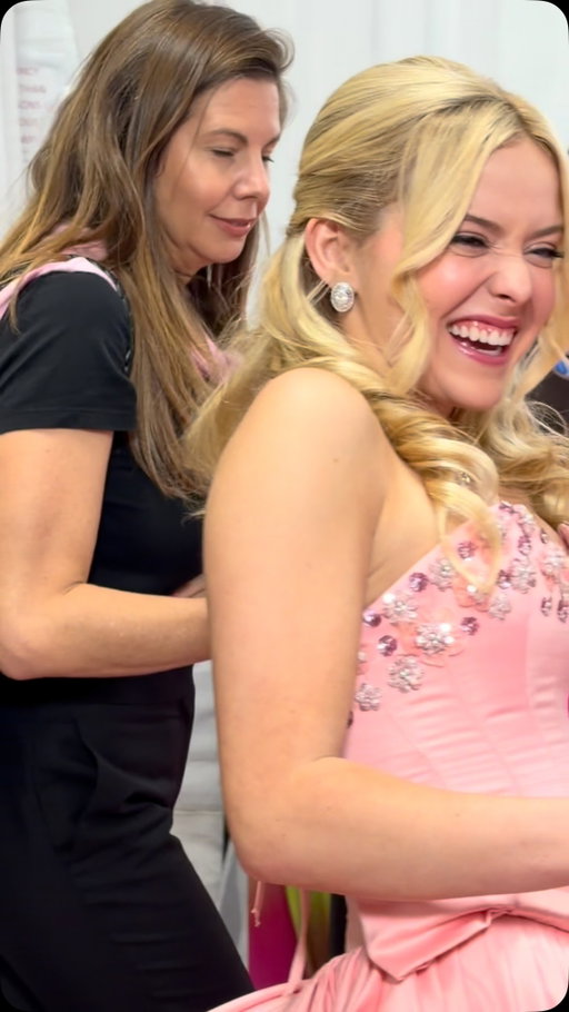 Lexi Minetree (Elle Woods) wearing custom @betseyjohnson while arriving at the world premiere of the new Legally Blonde prequel series @elleonprime in New York City 🍿💕🎀📓

#leximinetree #ellewoods #elleonprime #legallyblondeprequel #legallyblonde