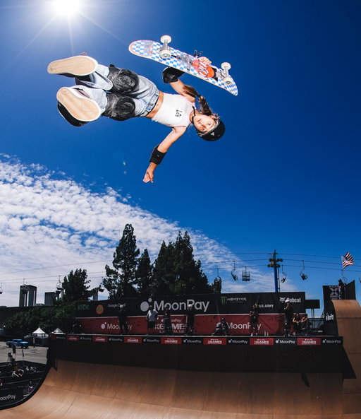 Christ Air for @christianhosoi ✝️ Rolling away on the Grosso Ramp last week with her first Christ Air right in front of the man who invented this trick was such a dream! Then to clean it up and throw it down during best trick at Xgames was everything! Thank you for the incredible support Christian 🙏 @hosoiskateboards