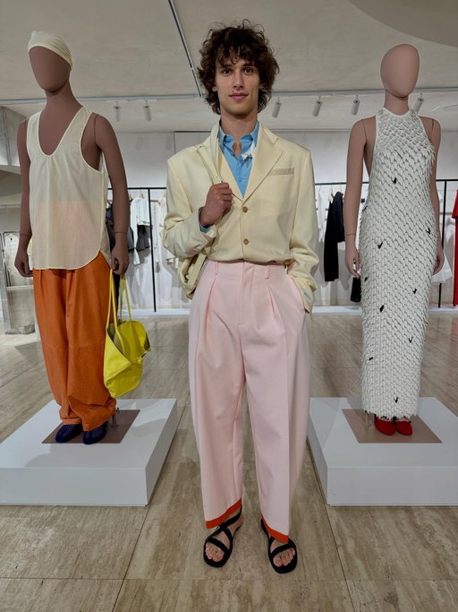 Showroom-ing in Paris. Some highlights from up close collection viewings all over the city. From @jacquemus , @lemaire , @giulivaheritage , @zankov @im_men_official , @givenchy  with @rachelwhitereadofficial , @sacaiofficial x @birkenstock to @magliano.insta @commedesgarcons Shirt and Homme Plus, and Balenciaga. It was hot in the city of lights.