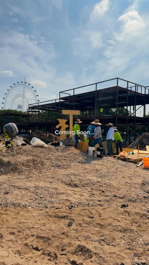 This is what building the most outrageous mini golf course looks like…🦈

#minigolf #internationaldrive #orlando
