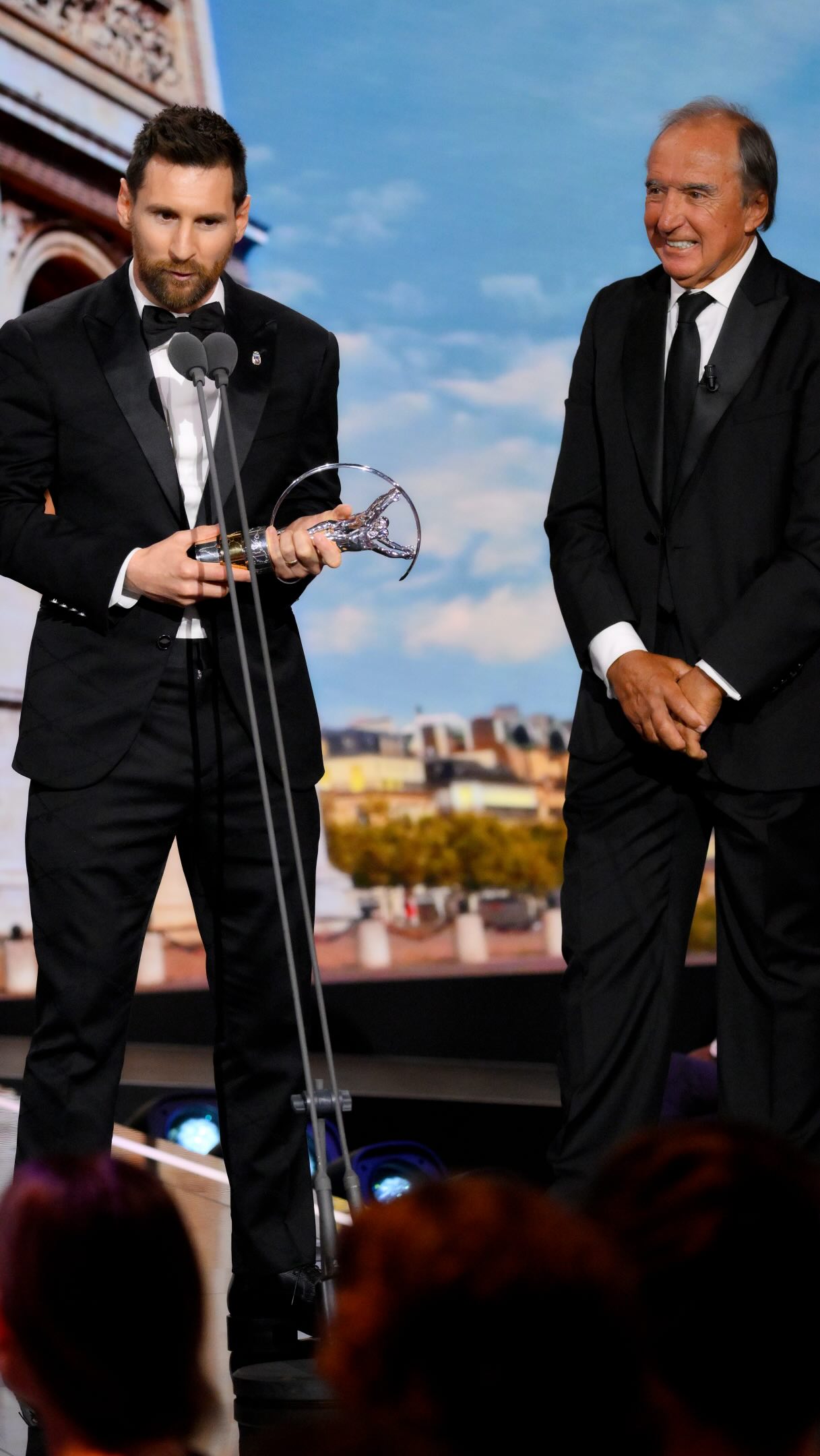‘𝗧𝗵𝗲𝘆 𝗮𝗹𝗹 𝗹𝗼𝘃𝗲 𝘆𝗼𝘂, 𝘄𝗲 𝗮𝗹𝗹 𝗹𝗼𝘃𝗲 𝘆𝗼𝘂’

From one great 10 to another - Laureus Academy Member and rugby legend Hugo Porta spoke from the heart when he presented Lionel Messi with the 2023 Laureus World Sportsman of the Year Award 🇦🇷

#SportUnitesUs
