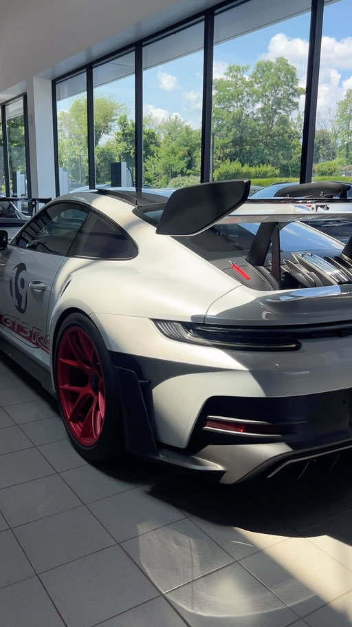 Looks fast standing still. The 992 GT3 RS 

#992 #porsche #porsche911gt3rs #992gt3rs #cars