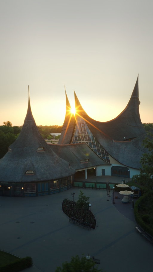 WIN 4 Efteling-tickets! 🎁🌞 De Zomer in de Efteling is begonnen en dat vieren we door 10x4(!) tickets weg te geven! 🤩
 
Deze zomer geniet je van:
☀️ Het Efteling Zomerfestival met veel muziek en sfeer
☀️ Nieuw entertainment en verrassende belevenissen door het hele park
☀️ Zomerse lekkernijen en verkoelende treats
☀️ Extra lang genieten met openingstijden tot wel 12 uur per dag
 
Met wie wil jij deze zomer komen? Laat het weten in de reacties en maak kans op 4 tickets! 👇