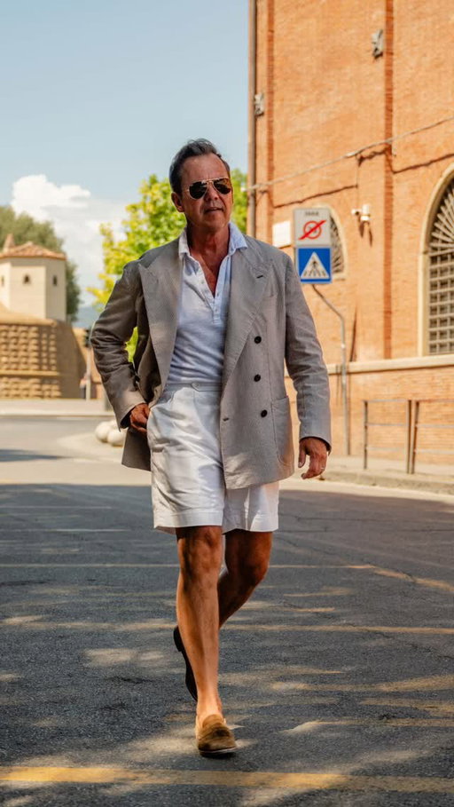 Florence - @pittiuomo_official 110th edition, proved to be a Mecca for men’s style, and watches amidst a European heatwave. See the full story on @hodinkee .com
#menswear #style #watches #pittiuomo