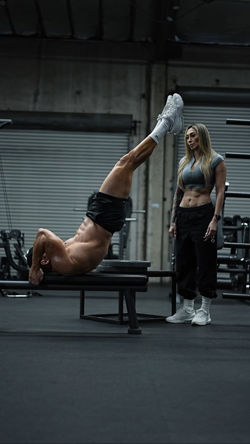 Weighted Dragon Flag. @carla_jeann_ 

Gym: @globalfitnessstudio 
🎥 @rfmediasolutions