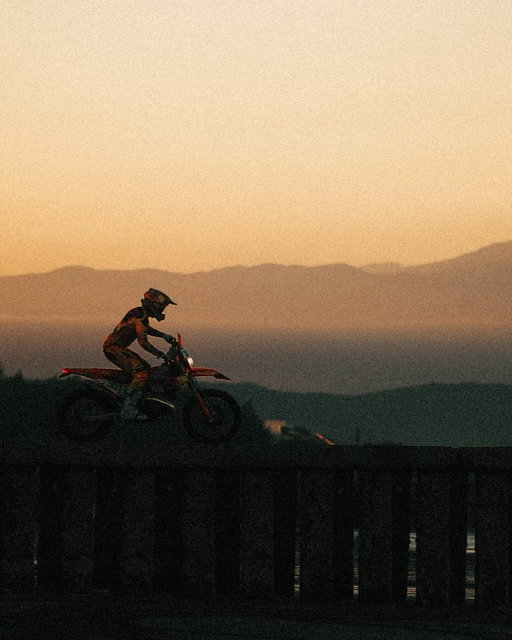 That’s a vibe I would say!!! Day 1 here at @hiuselatanhardenduro 

VC | @blobfish_media