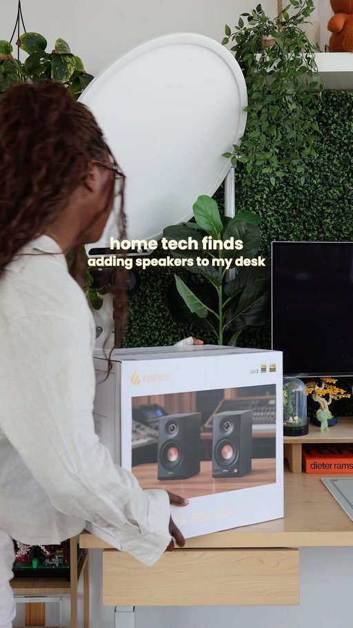 new desk decor obsession unlocked 🔈 the @edifiernorthamerica MR4.5 is my new must have! Their 20% off presale starts on July 5th — 🔗 in bio! #EDIFIER #MR45 #Studiomonitors #speakers