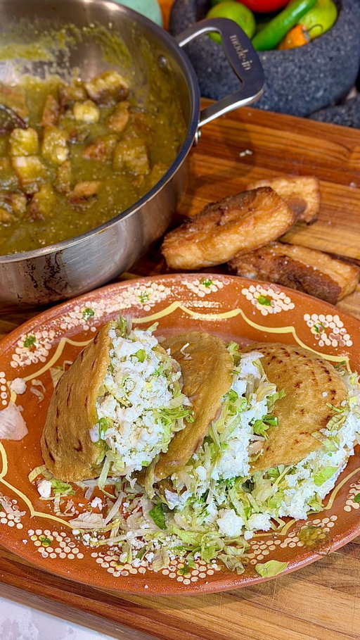 Gorditas con chicharron en salsa verde 😍

Full recipe on my website CocinaRodriguez.com or use link in bio.

Pre-order my new cookbook Taco Party! Search it on Amazon or Barnes and Noble. Also link in bio. 

#recipe